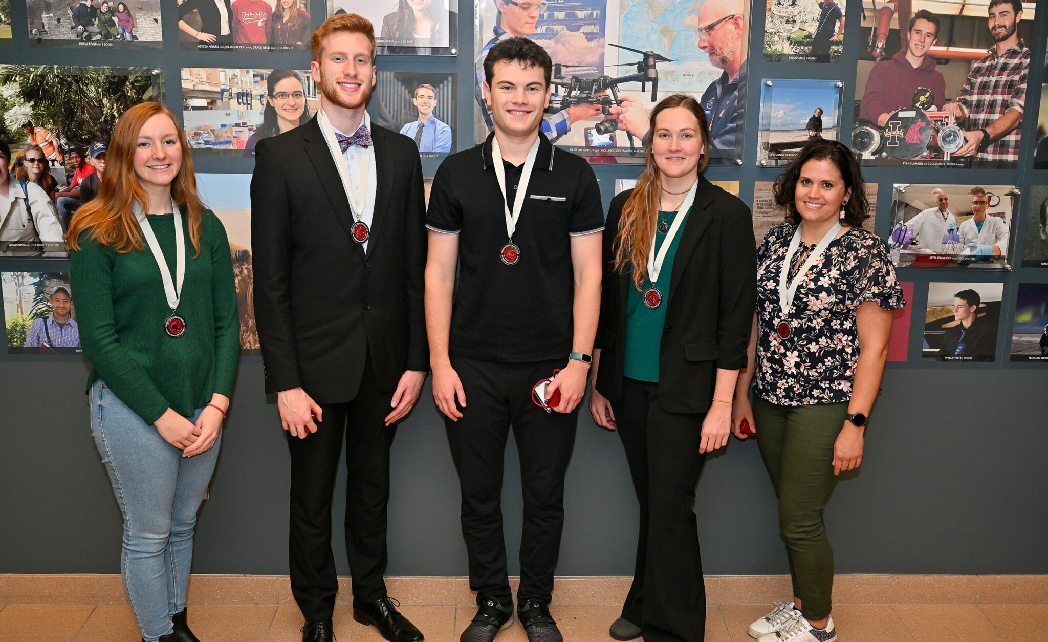 Students in honors medals 