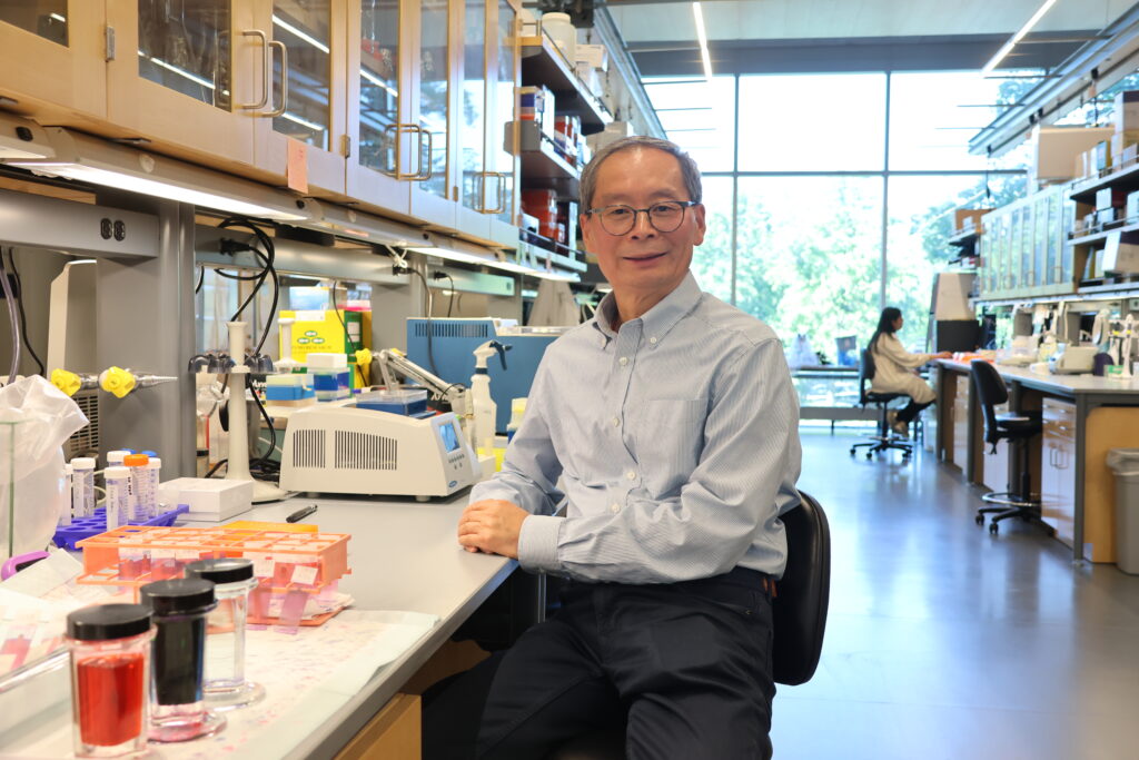 Zhihua Jiang in lab