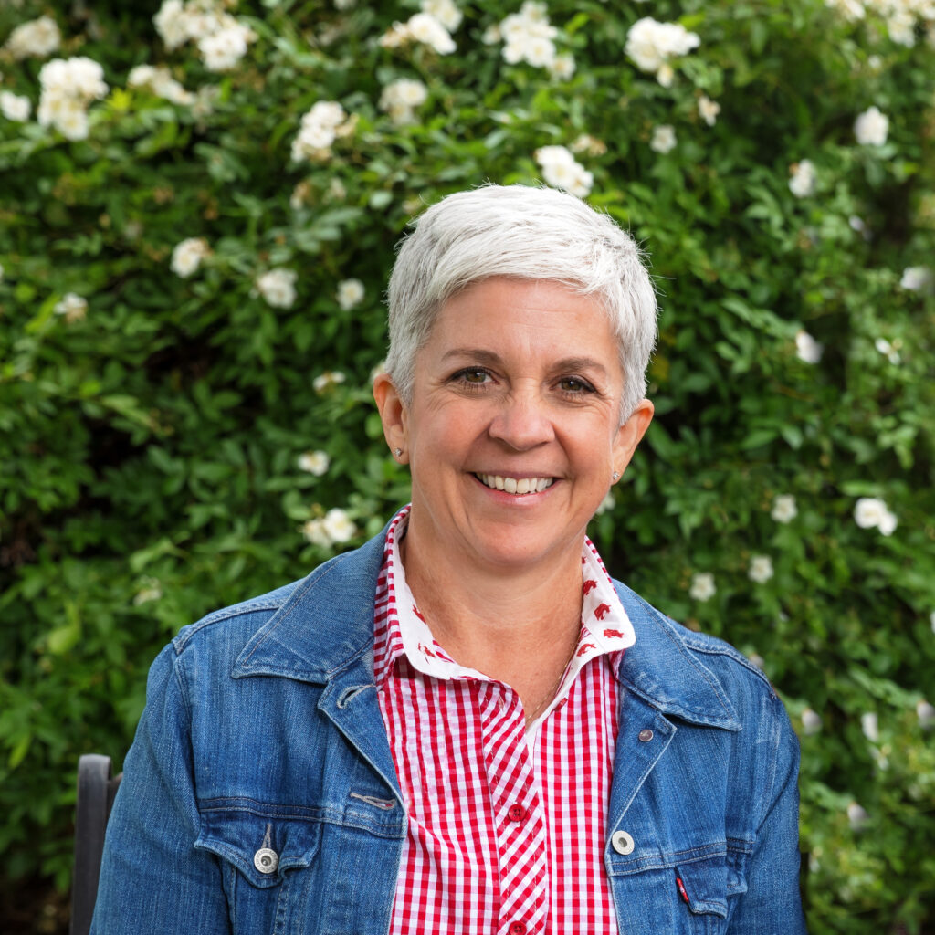 Headshot of Jennifer Marquis outside.