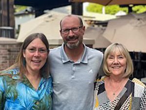 Sue Cobey, Buzz Landon, y Valerie Severson.
