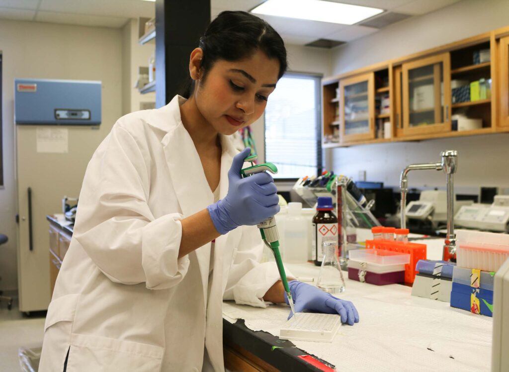Pooja working in her lab.