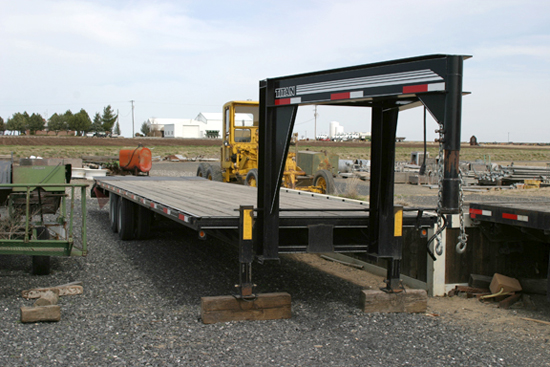 A picture of a thirty nine foot gooseneck trailer.