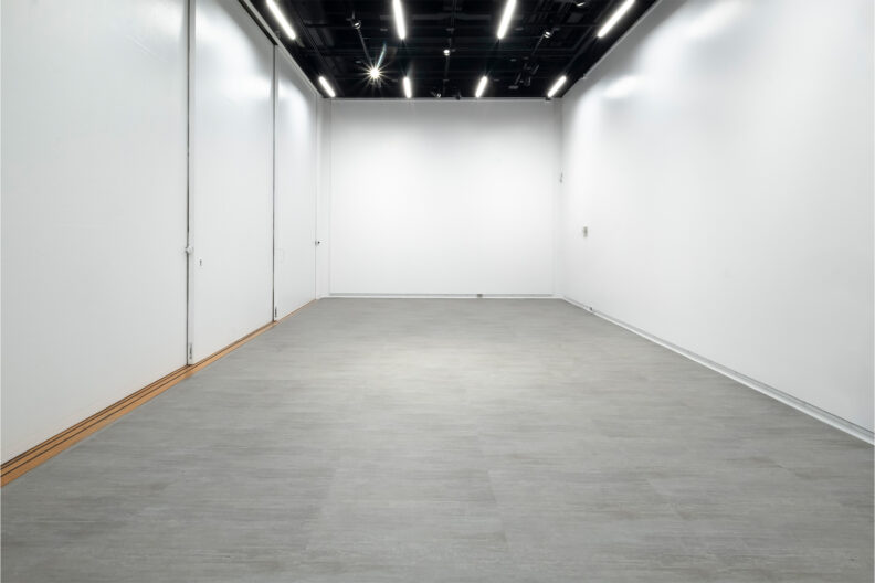 Empty gallery space. 