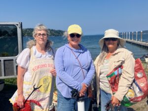 Image of volunteers on the beach