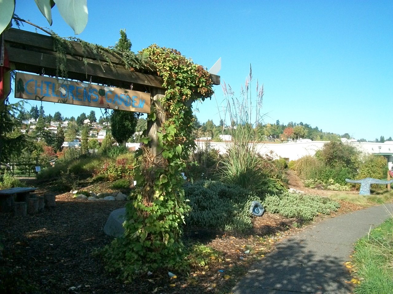Entrance sign at Magnuson Children's Garden