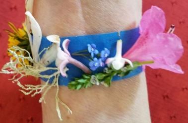kids tape bracelet with flowers