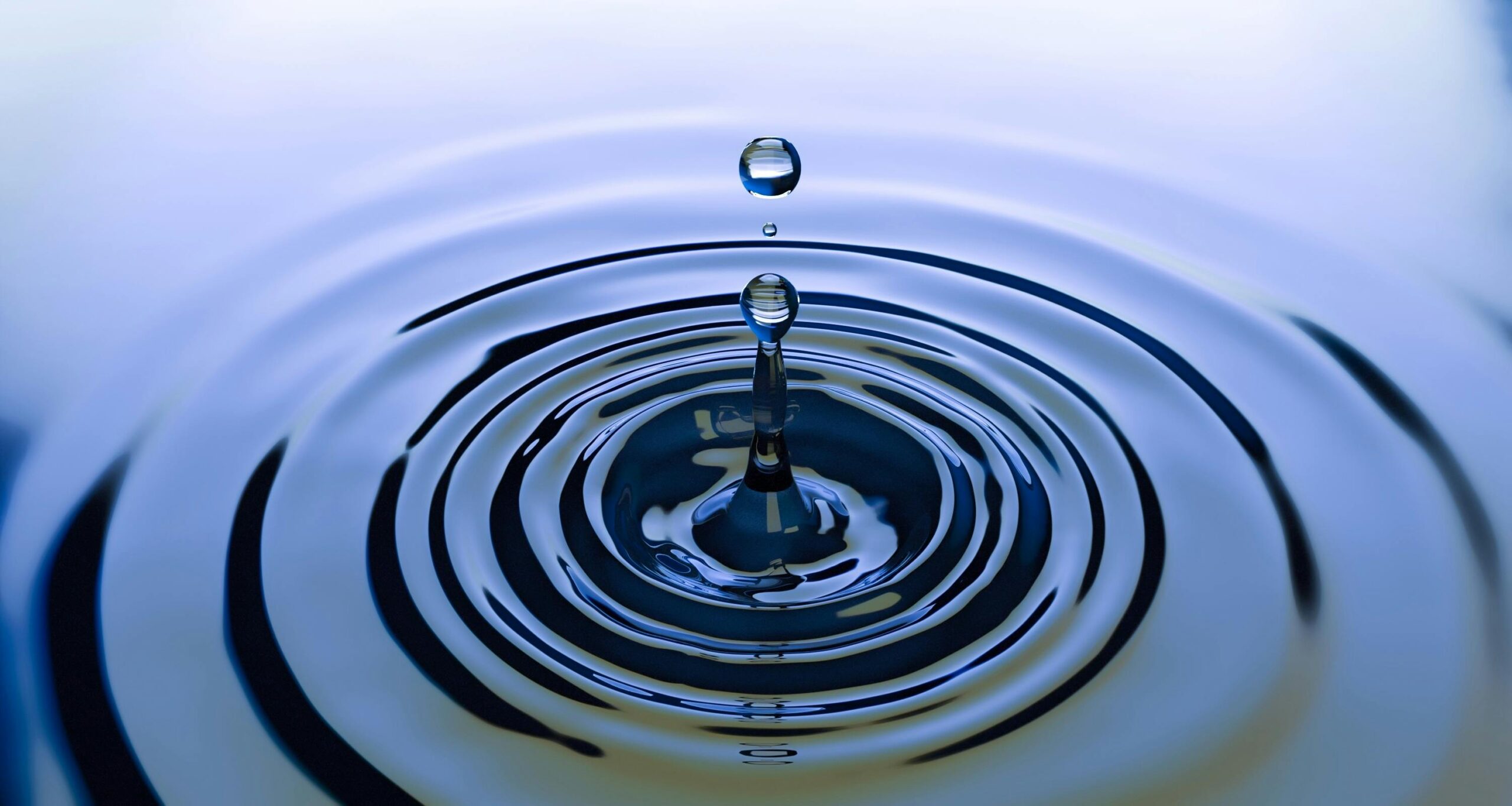 concentric waves from drop of water