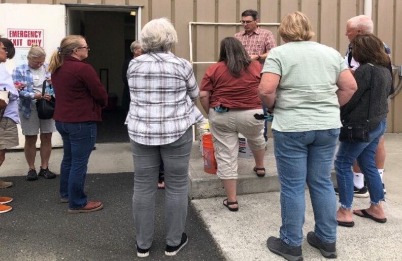 Andy McGuire providing training on soil samples to Master Gardener students.