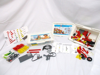 Lego WeDo Kit Contents