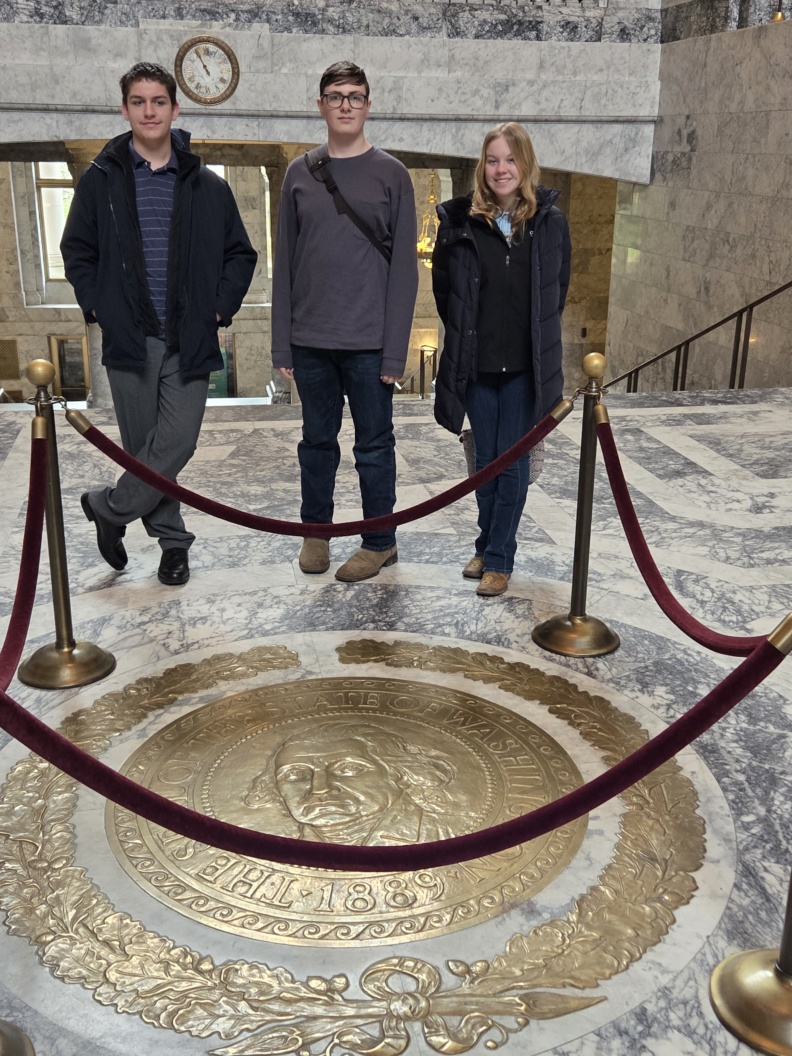 3 4-H Youth members in the WA State Capital