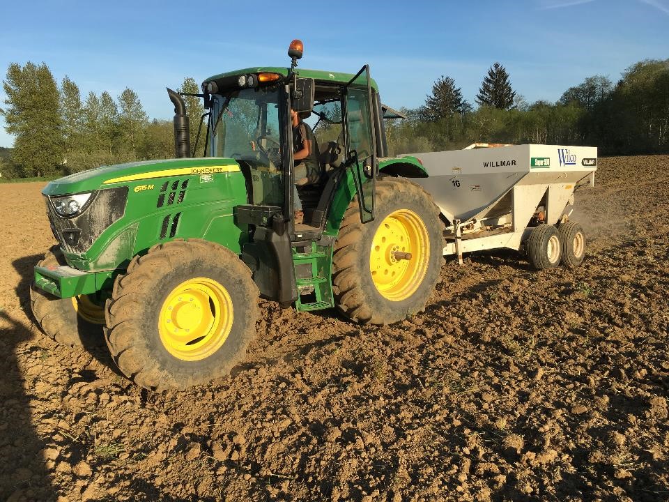 tractor fertilizing field