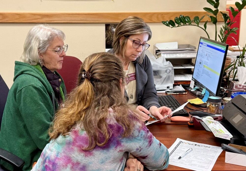 Master Gardener Sheree training MG Interns Lynn and Chris on how to research and answer questions at the Answer/Plant Clinic.