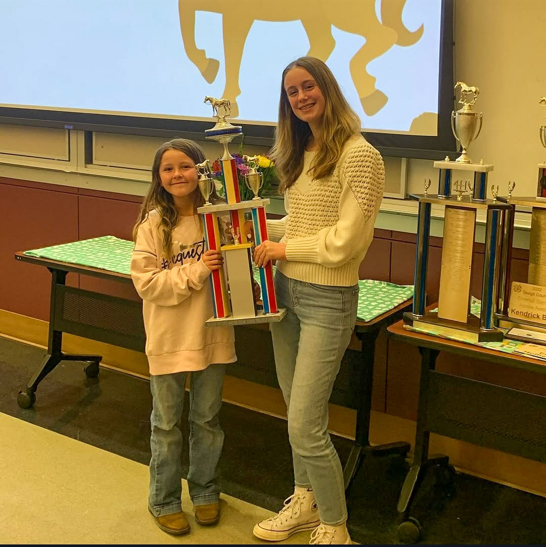 4-H members posing with awards