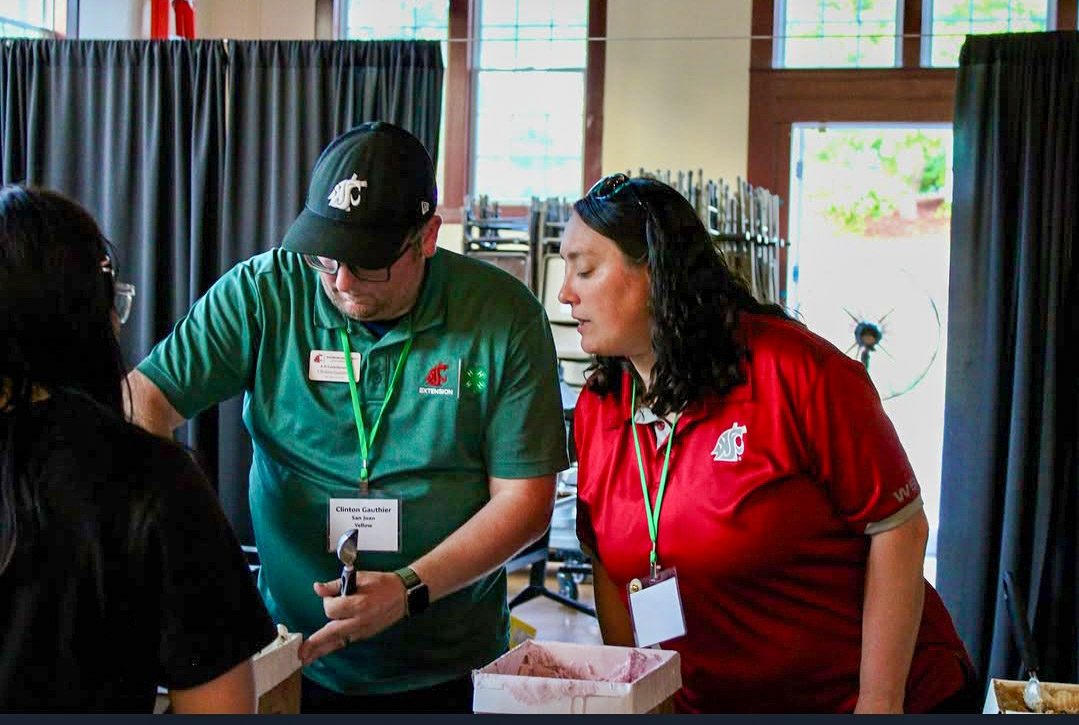 4-H volunteers helping at teen conference
