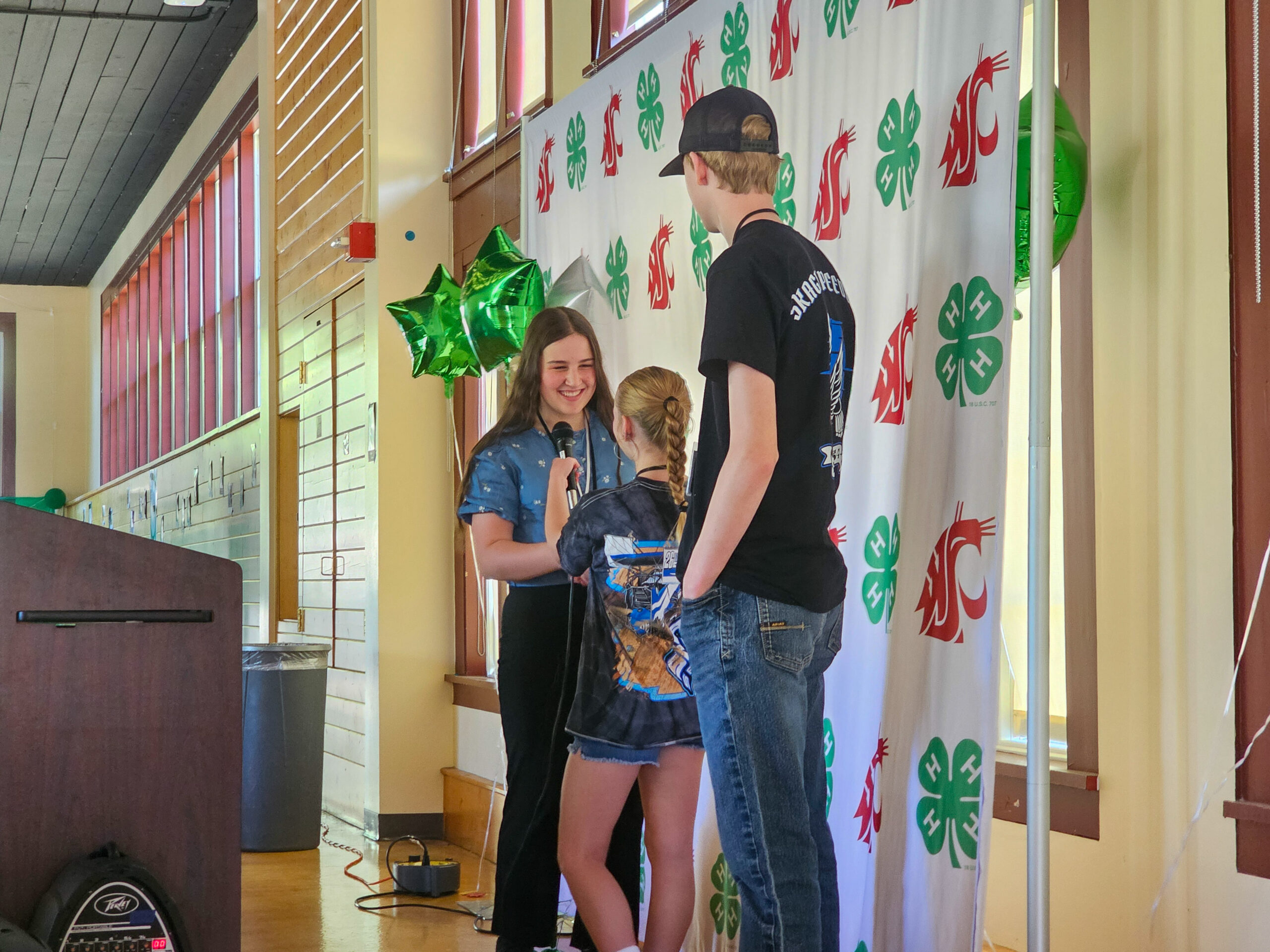 4-H members presenting workshop at conference