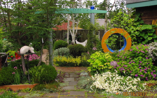 Port Townsend garden with hardscape and plant design