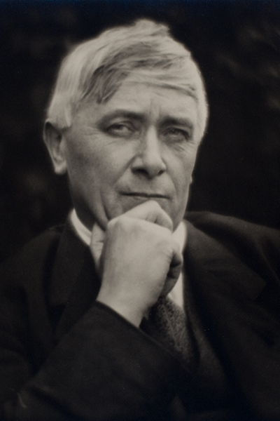 Black-and-white portrait photo of Maurice Maeterlinck.