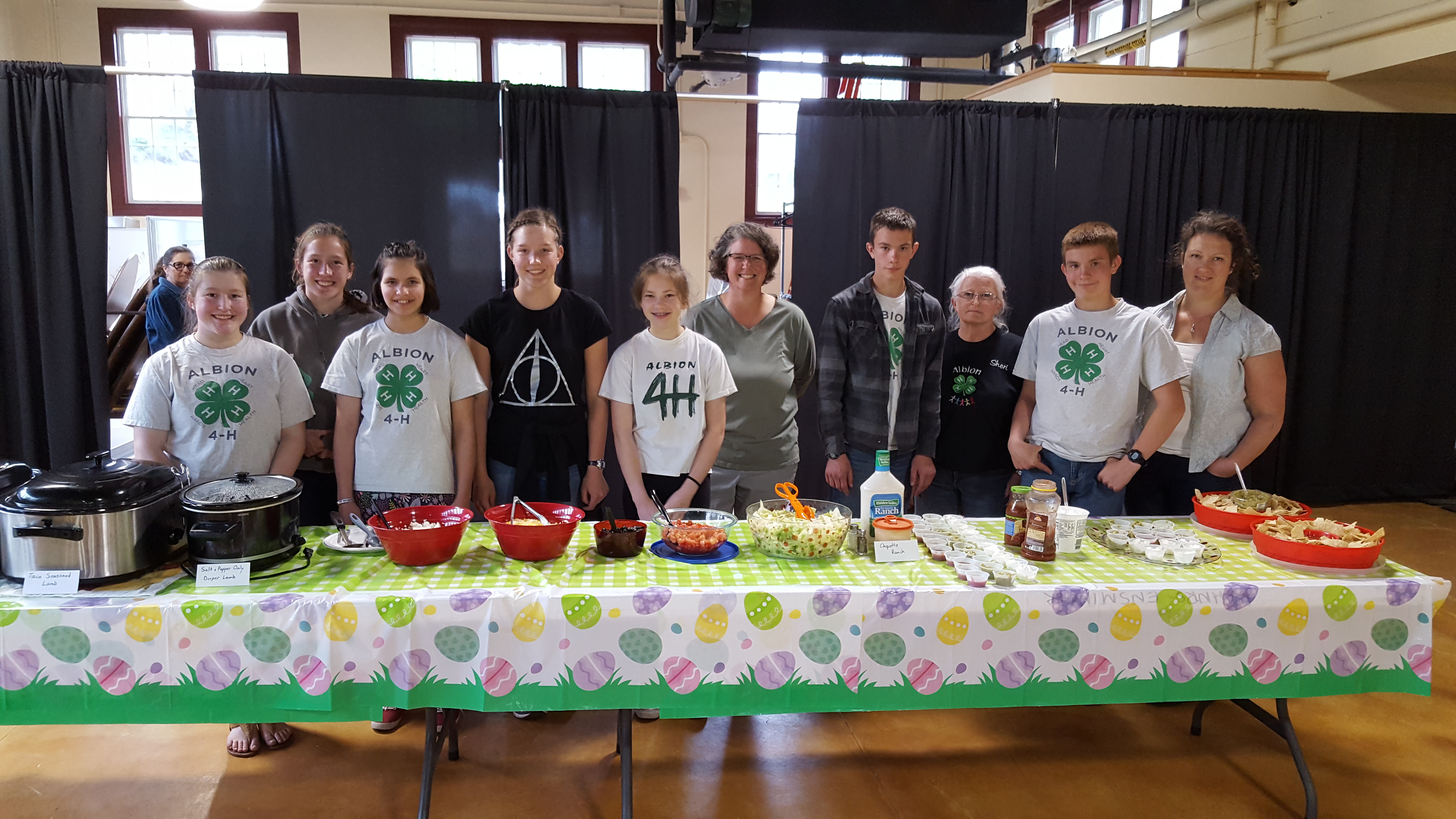 4-Hers severing a dinner