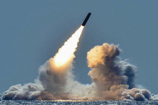 image of nuclear missile in flight