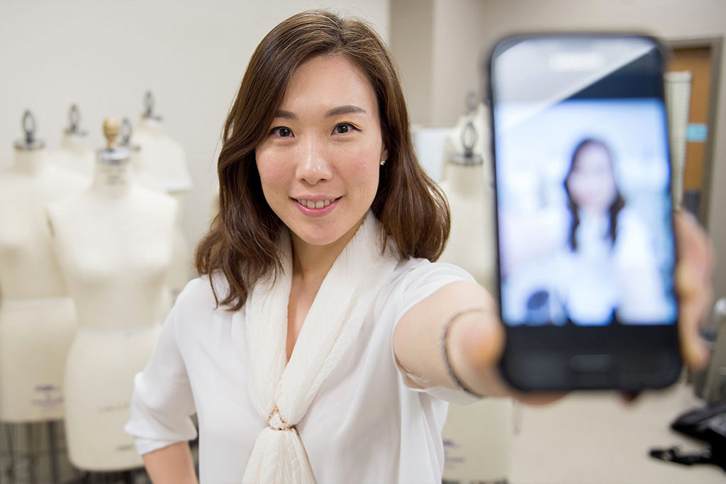 Jihyeong Son holding a phone.