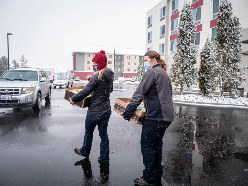 Volunteers distributing food for Thanksgiving