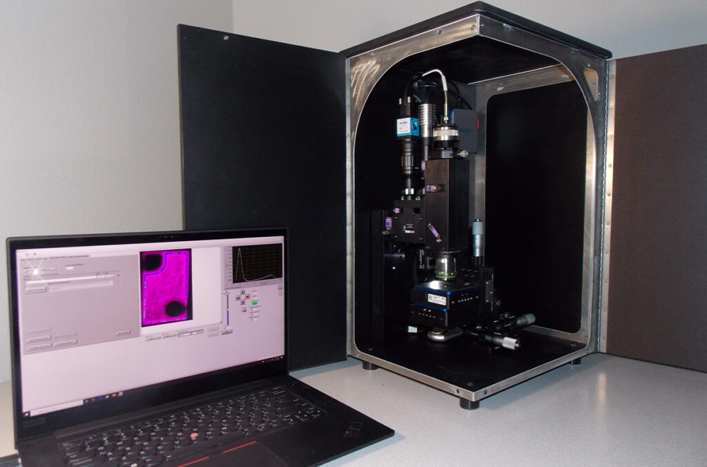 Closeup of Klar Mini Pro microscope and a laptop