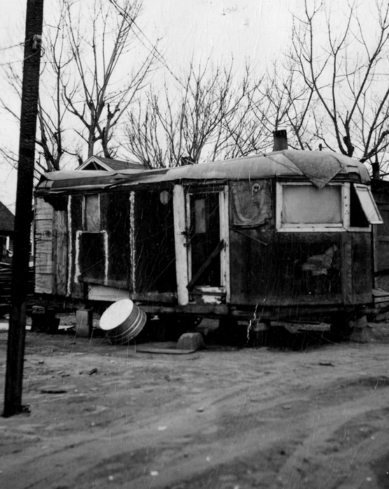 Black and white photo of a house trailer in Pasco, Washington.