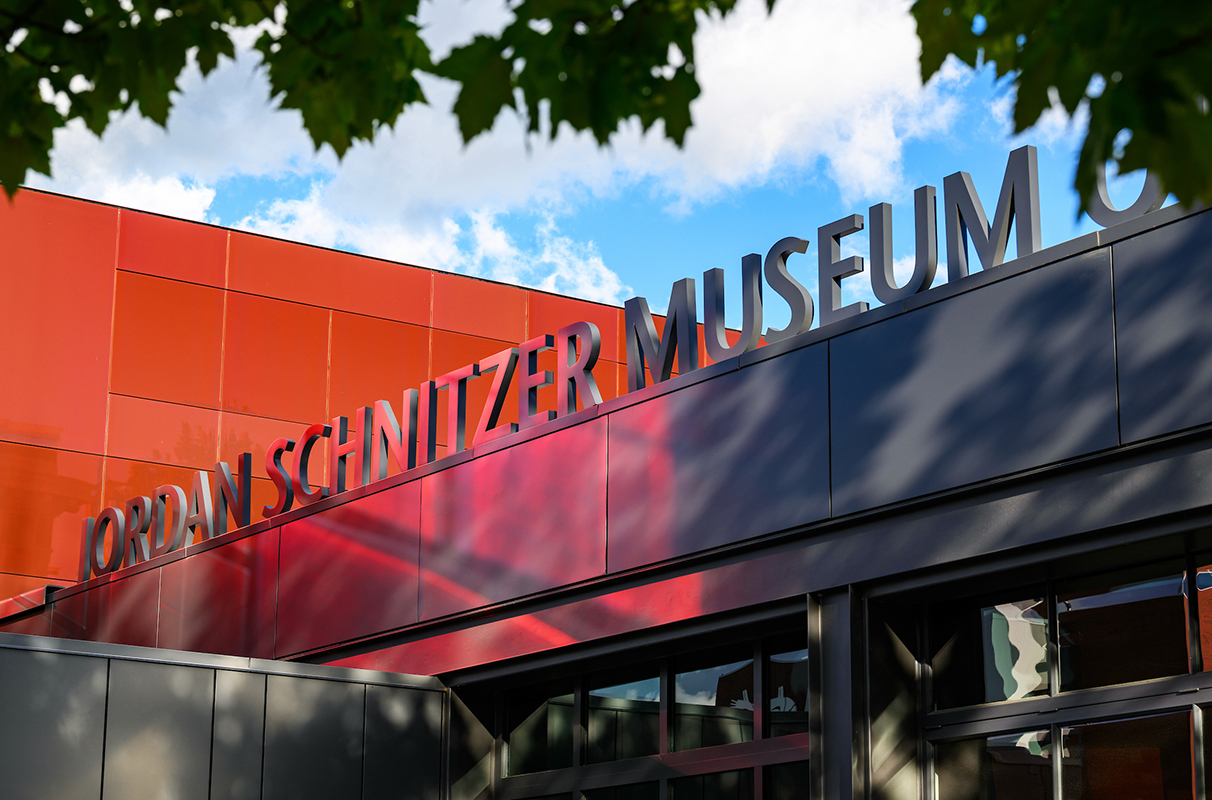 アート・デザイン・音楽 The international design year 2005 Join the Jordan Schnitzer Museum of Art WSU for four decades