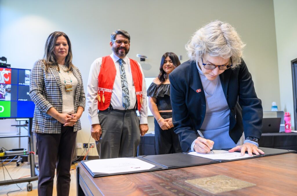 President Cantwell signs a memorandum of understanding with the Upper Skagit Indian Tribe.
