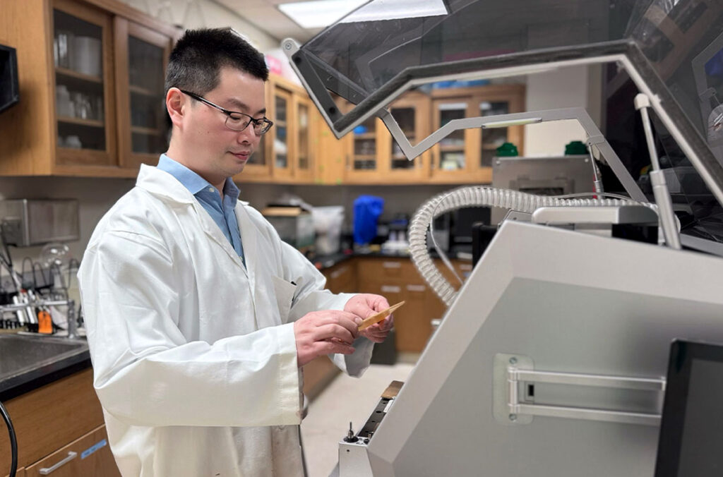 Kang Huang working in a laboratory.