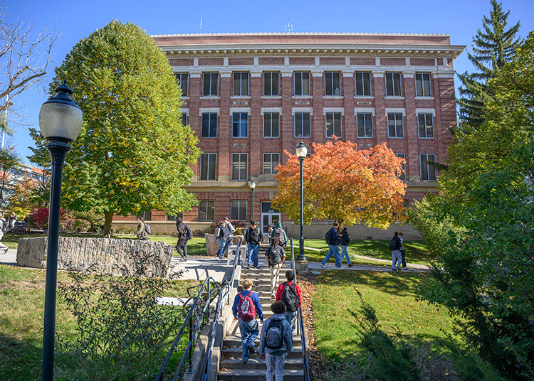 Class change and fall colors on the Pullman campus of Washington State University, Wednesday, October 15, 2025.