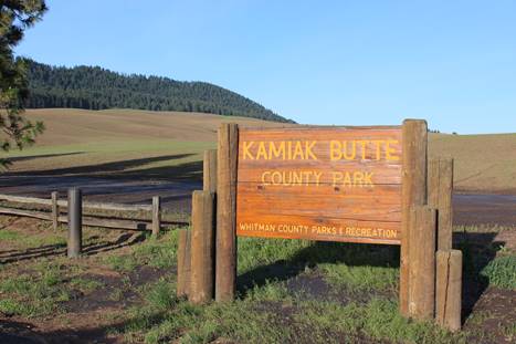 A sign in a field that reads Kamiak Butte county park.