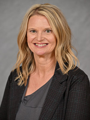 Headshot of Lindsay Crossler.