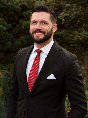 Headshot of Tom Phillips.
