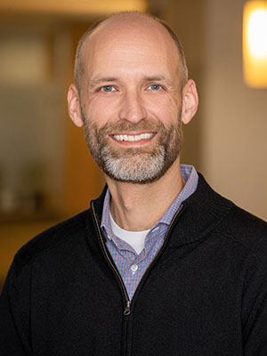 Headshot of Dave Divine.