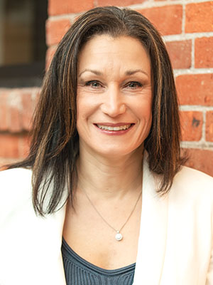 Headshot of Jennifer Lux.