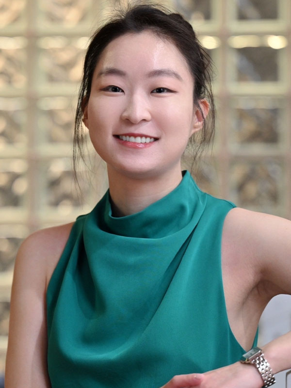 Headshot of Cathy Jun.