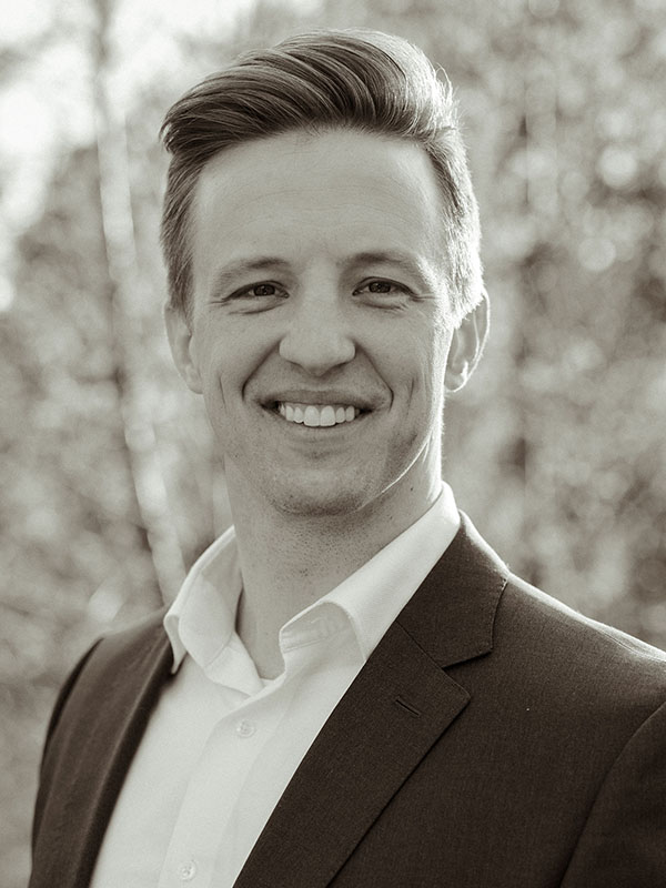 Headshot of Shaun Parkinson.