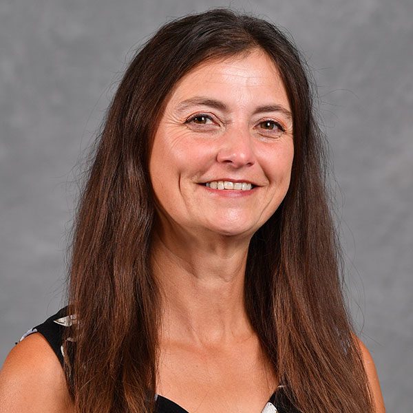 Headshot of Angie Senter.