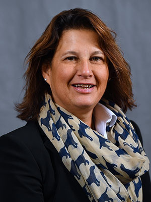 Headshot of Betsy Howlett.