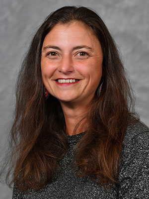 Headshot of Angie Senter.