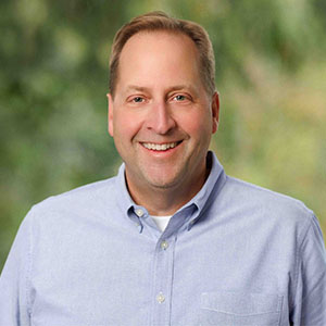 Headshot of Bob Ledford.