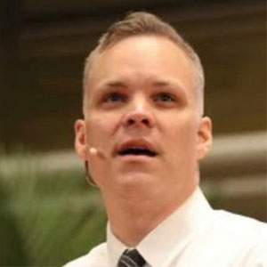 Headshot of Ryan Wright.