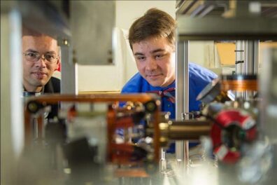 Mentor and student in the cold atoms lab