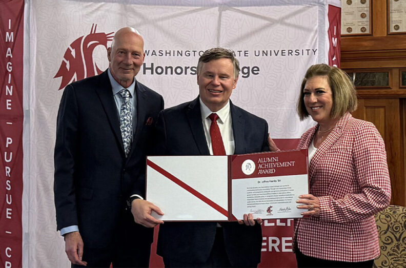 Jeffrey Franks being presented with the WSU Alumni Achievement Award.