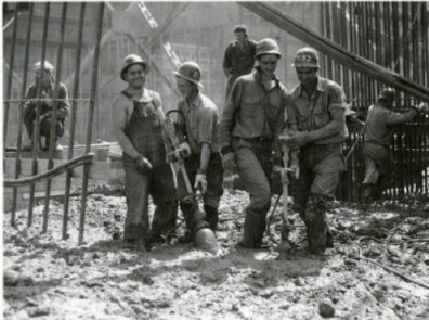 Cement placement, Grand Coulee Dam. Courtesy of WSU Libraries, MASC.