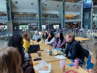 Group meeting for lunch.