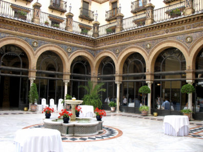 SEVILLA: It had taken us much longer to get to the rendezvous with our guide in Córdoba than we had expected, so we set out early the next day for Sevilla, but that turned out to be a much shorter and easier trip, so we were quite early. We decided to treat ourselves to the lavish breakfast buffet at the Hotel Alfonso XIII and enjoyed looking out at the covered courtyard of this fantastic building, erected in 1929 but redolent of much earlier eras. (The city is usually called “Seville” in English, but we preferred to go with actual Spanish place names.)
