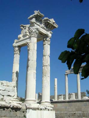 PERGAMUM ACEOPOLIS: Detail of the temple's columns.