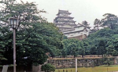 KYOTO: View of Japan's best-preserved castle from the grounds. The remaining castle was built by Toytomi Hideyoshi in 1580 and enlarged by his successor Ikeda Terumasa 30 years later. The castle was occupied by 48 successive feudal lords.May 25, 1998
